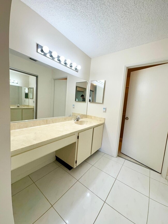Building Photo - 8279 Summerbreeze Ln