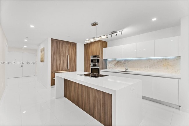 Building Photo - 851 NE 1st Ave