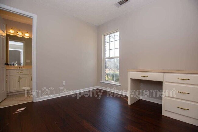 Building Photo - 177 Richardson Rd