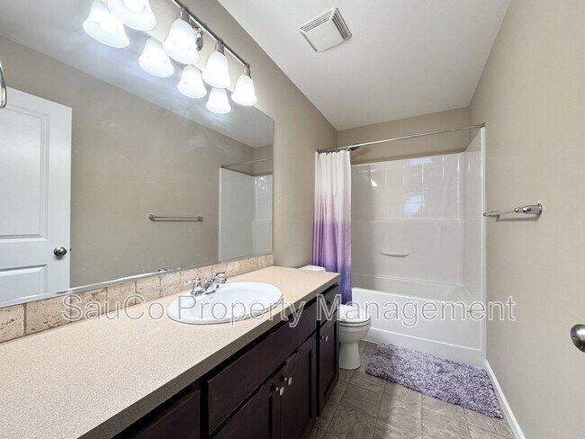 Building Photo - 4017 SE Lone Oak St