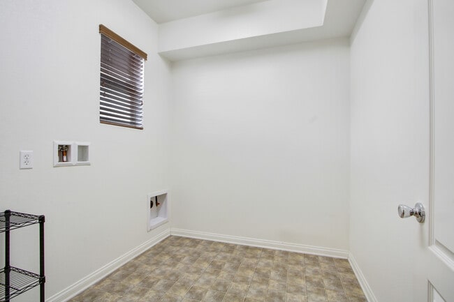 Building Photo - 5428 Novara Ave