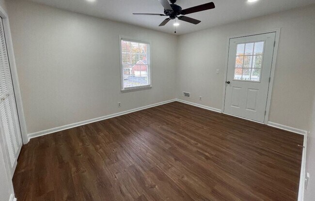 Building Photo - Douglas Hills Colonial