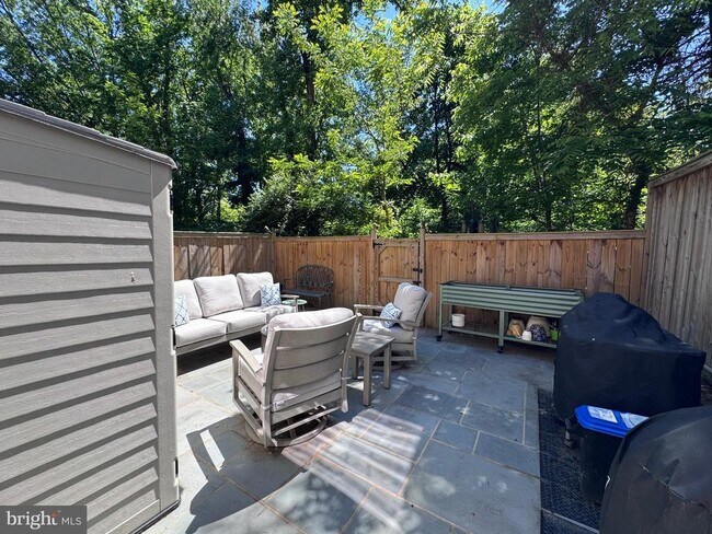 Building Photo - 6621 McLean Ct