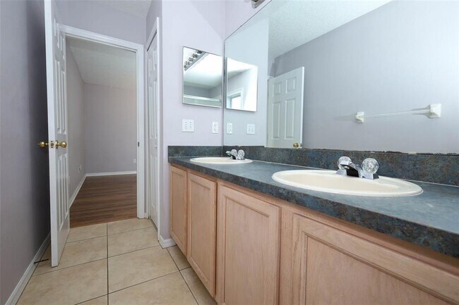 Building Photo - 15219 Starleigh Rd