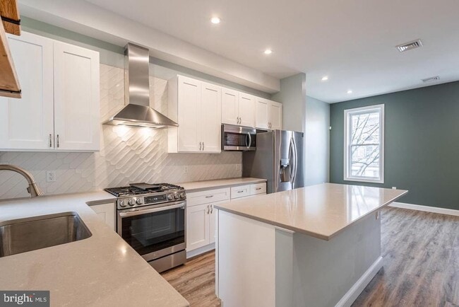 Building Photo - 3030 W Girard Ave