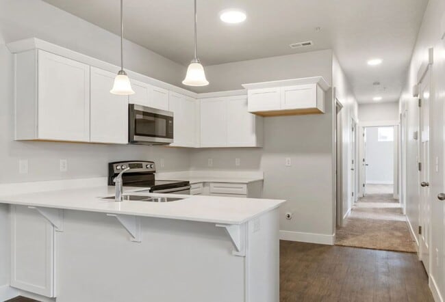 Building Photo - $1000 OFF FIRST MONTH"S RENT  Condo in Prime Lehi Location