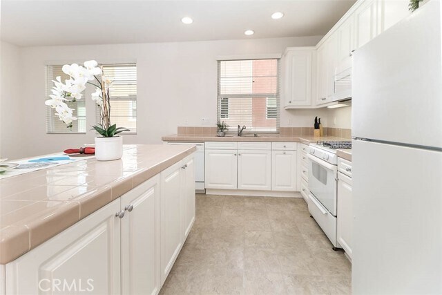 Building Photo - 754 W 1st St