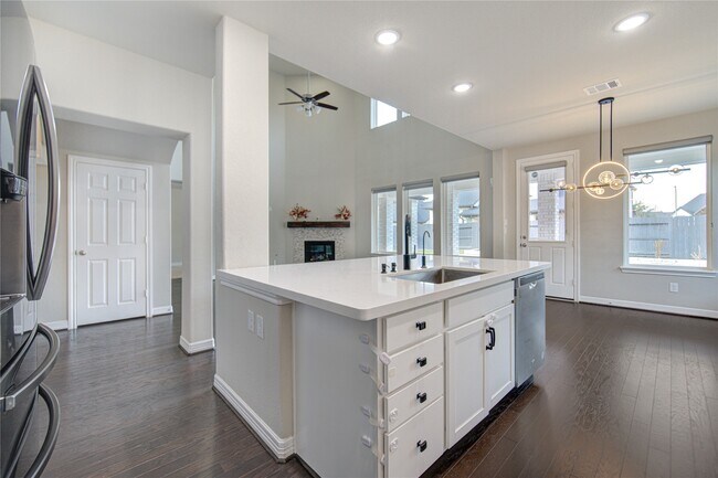 Building Photo - 28918 Woods Rose Ct