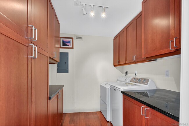 Building Photo - 3535 1st Ave.