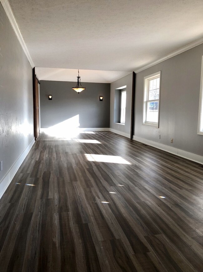 Building Photo - Beautiful  4 bedroom Remodeled Home in Ravenwood  Springfield MO