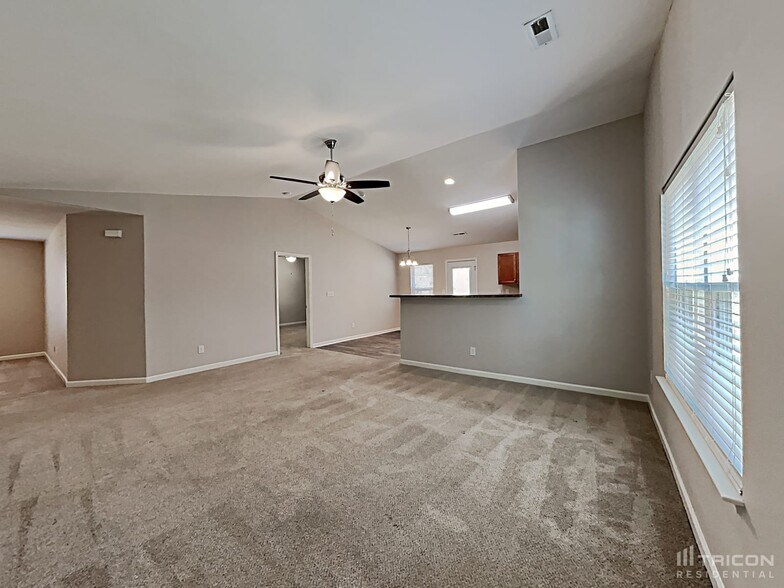 Building Photo - 630 Stillgreen Ln