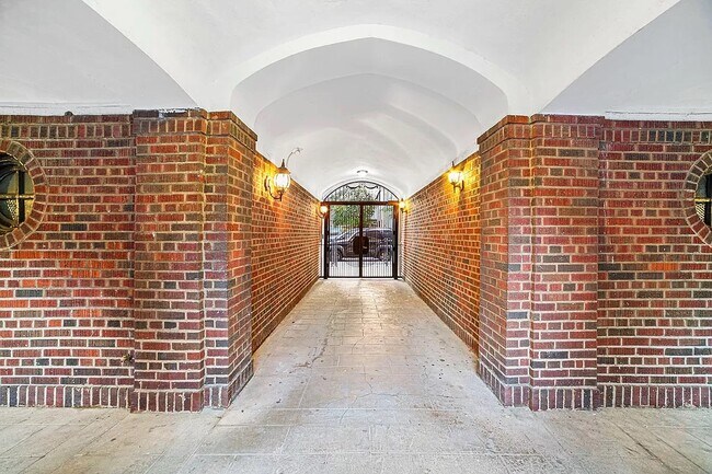 Main Lobby - 3353 82nd St