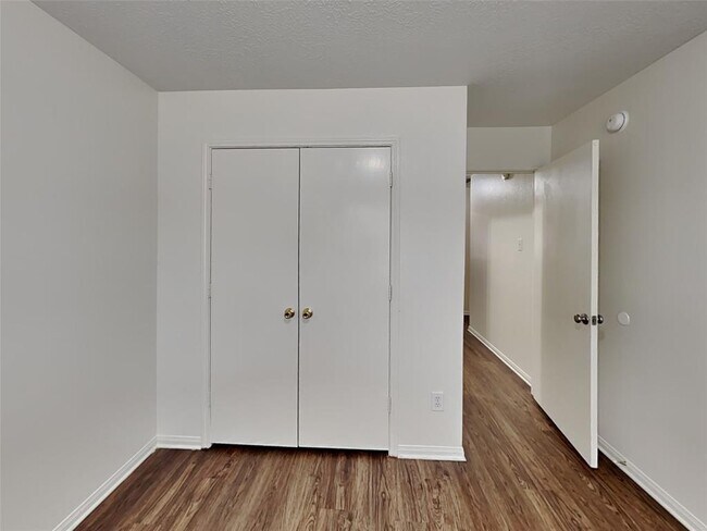 Building Photo - 17602 Coventry Oaks Dr