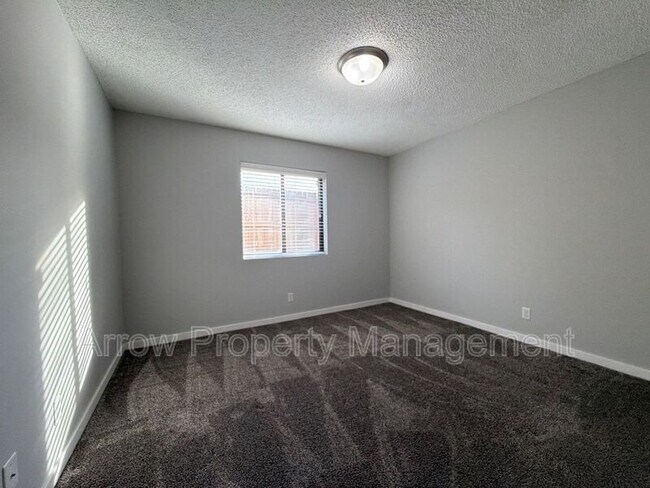 Building Photo - 3405 Holdrege St