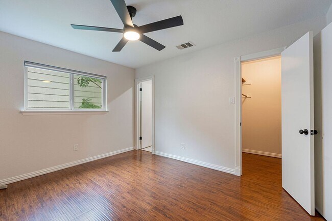 Building Photo - Beautiful 3 bedroom, 2 bathroom home in South Austin!!!