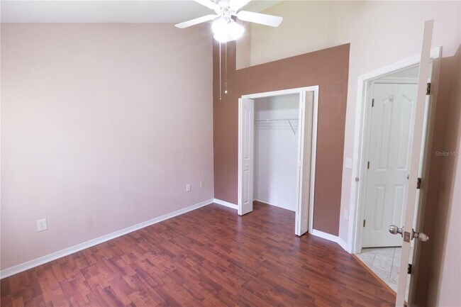 Building Photo - 16505 Lake Heather Dr