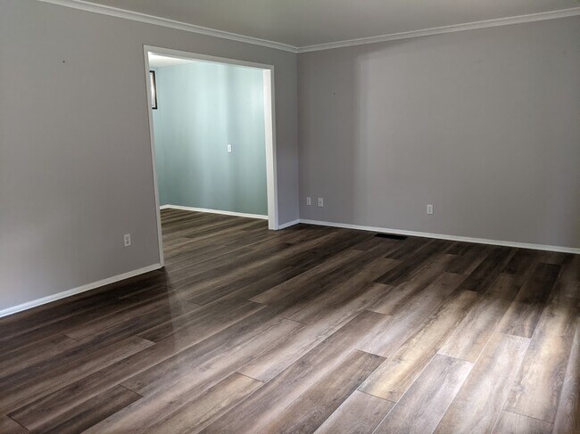 Building Photo - 812 N Mansfield St