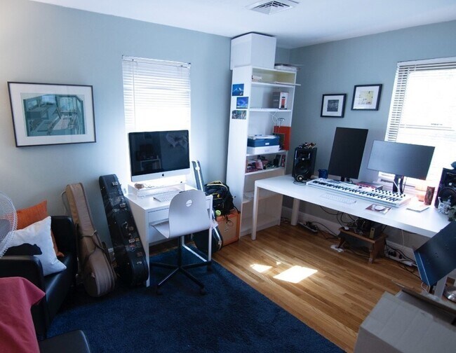 Building Photo - 9 Reservoir Rd