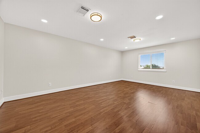 Building Photo - 6247 Settlers Lake Cir E