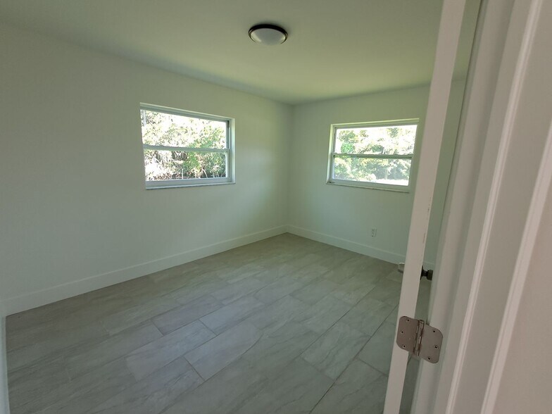 Building Photo - 1042-1056 Old Bridge Road