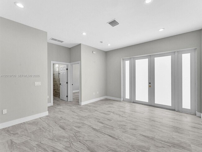 Building Photo - 313 S 13th St