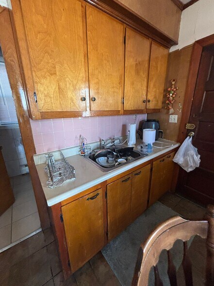 Building Photo - 121 Bennington St