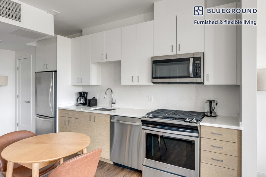 Building Photo - 845 Washington St