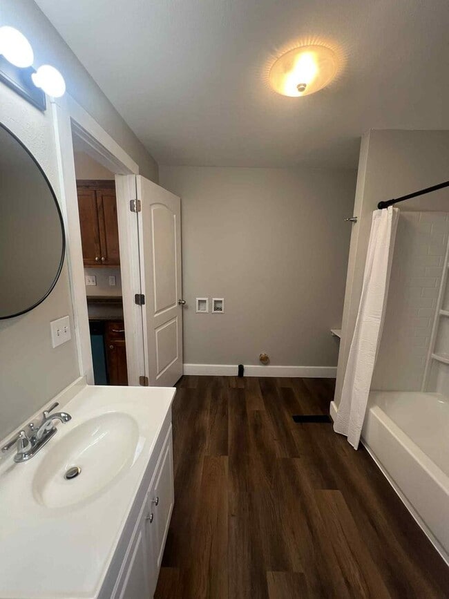 Building Photo - Charming 3-Bedroom, 2-Bathroom Two-Story H...