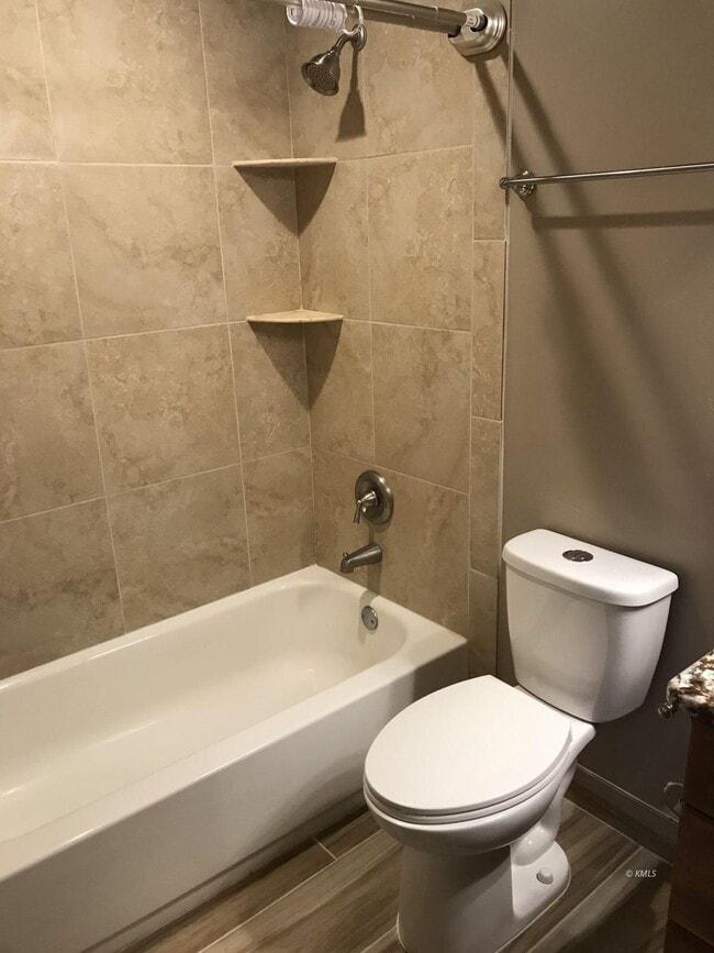 Building Photo - 598 S Hillside Dr