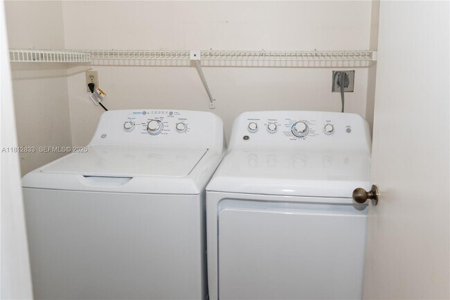 Building Photo - 9140 SW 123rd Ct