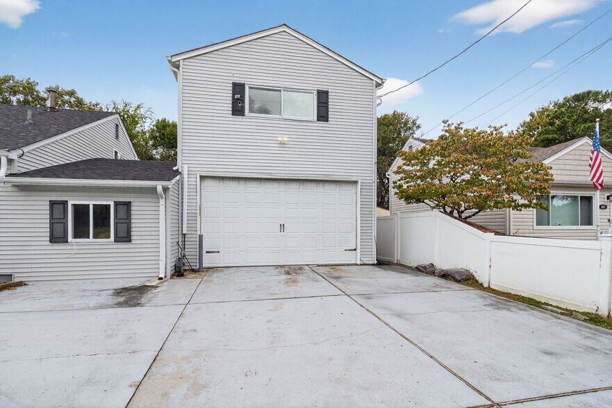 Building Photo - 837 Romney Ln