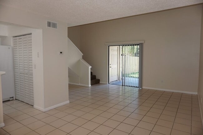 Building Photo - 2 Bedroom, 2 full bath Townhouse Near NAS Jax