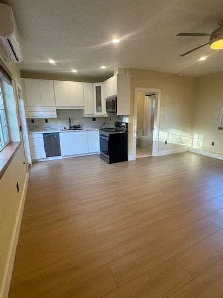 Building Photo - 2213 Bliss Ave