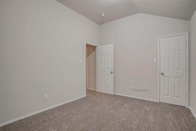 Building Photo - 6000 Stirrup Iron Dr