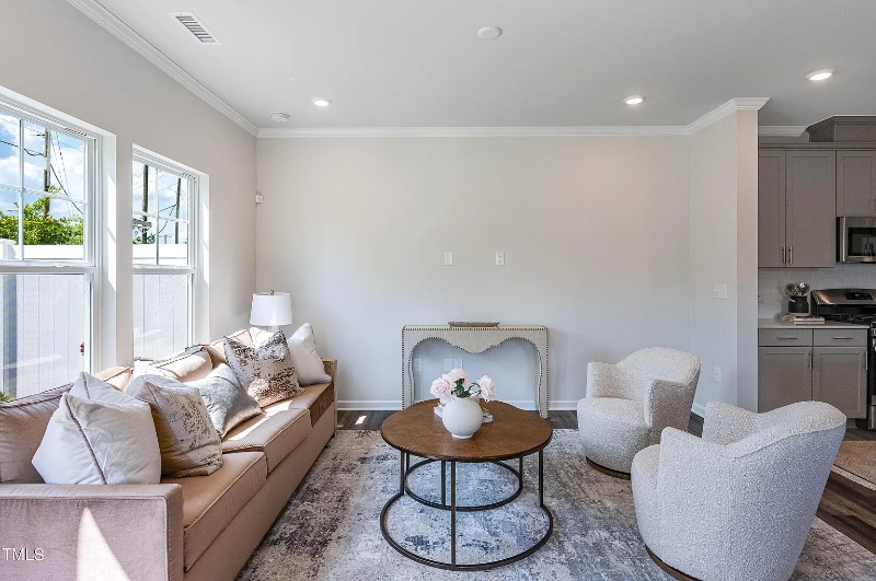 Building Photo - 269 Paramount Dr