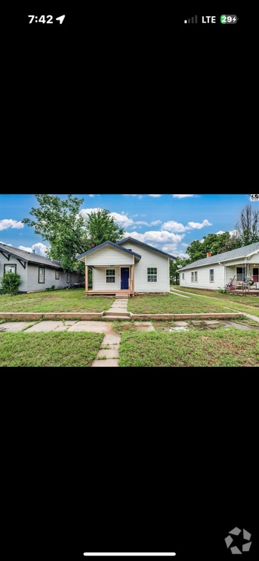 Building Photo - 1126 E Ave B