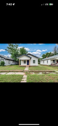 Building Photo - 1126 E Ave B