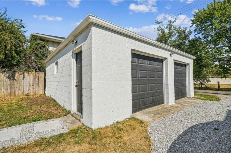 Building Photo - 4270 Broadway