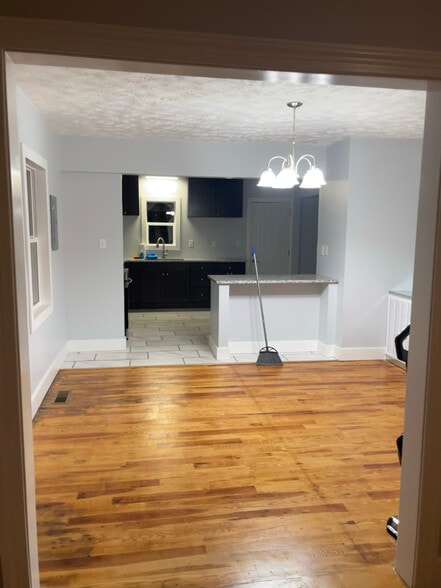 Building Photo - 237 Highview St