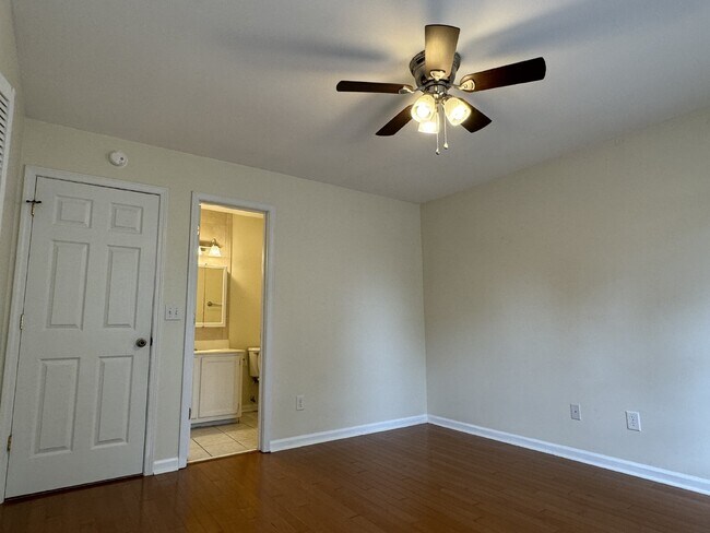 Building Photo - 3 BD/2 BA - Two Story Home in Mid-town Wil...