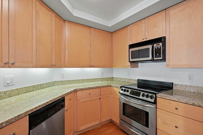 Building Photo - 2001 McAllister St