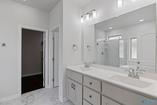 Building Photo - 279 Shubert Dr