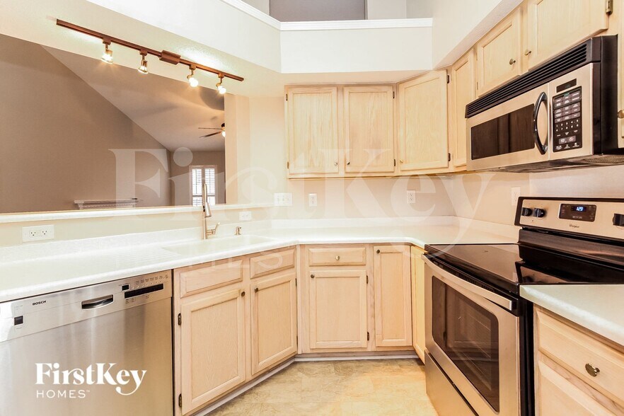 Building Photo - 16126 Amber Field Dr