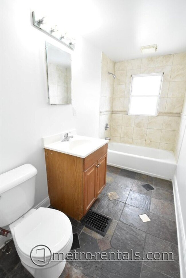 Building Photo - 333-335 E Duncan Street