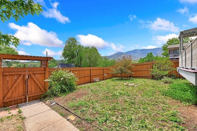 Building Photo - Charming Westside 4 Bedroom Home