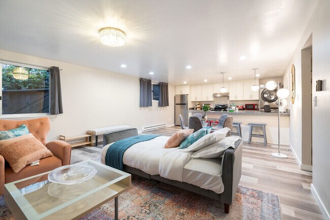 Building Photo - 3202 15th Ave W