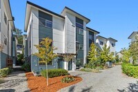 Building Photo - 3bd/1.5ba Seattle Townhouse