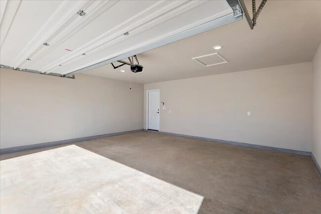 Building Photo - 5900 Whisper Crk Dr