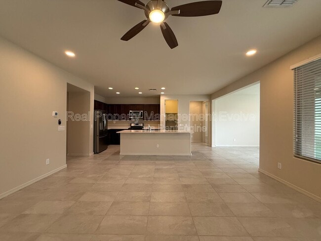 Building Photo - 5811 N 88th Ln