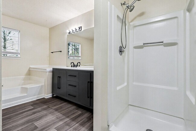 Building Photo - 3BR/2BA on Full Basement in Jonesboro